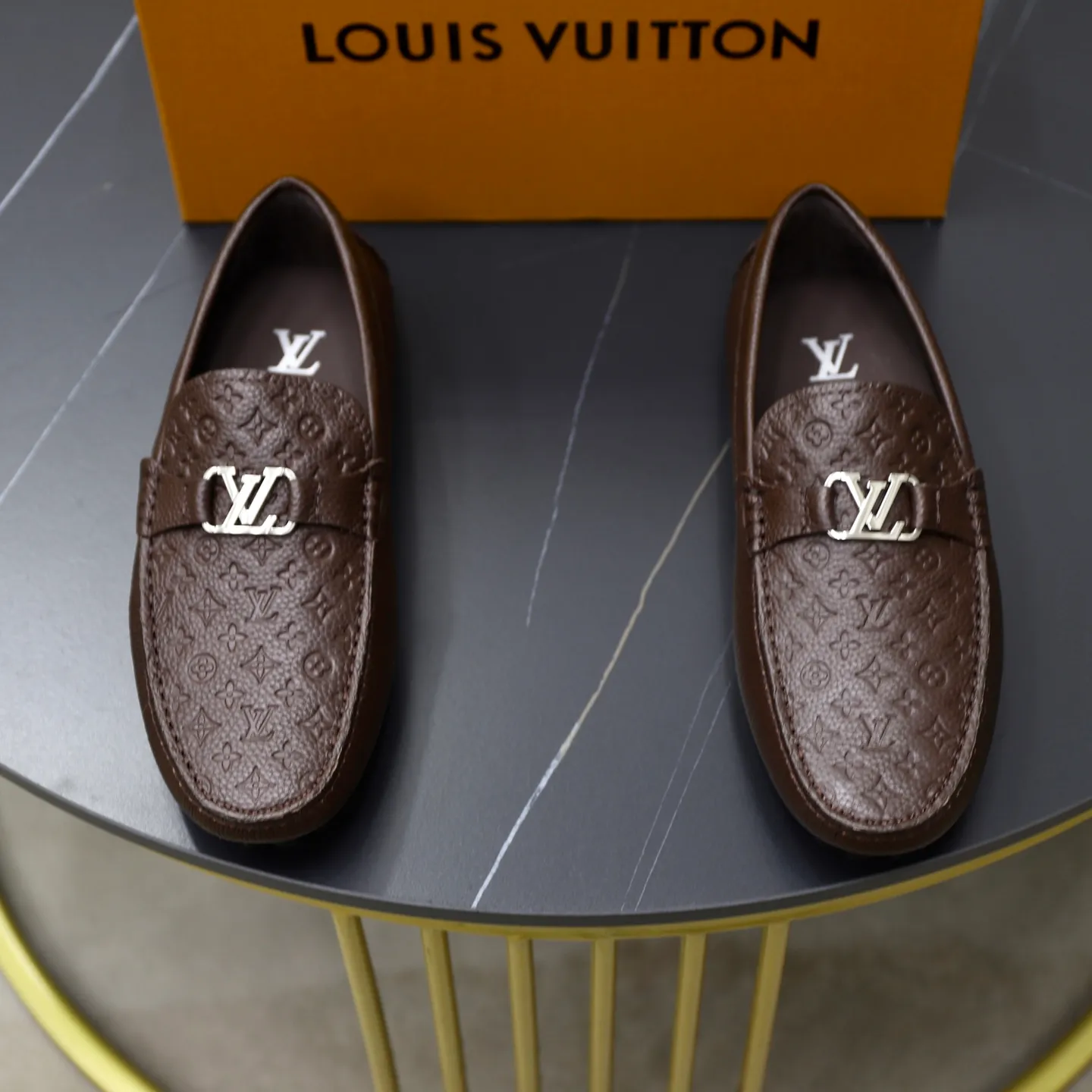 Ex-factory price: 480💰【LV】Louis Vuitton ⚠️High-end men’s driving and pedal series ⚠️38-44 (customized for 45) ⚠️All original cowhide leather! Thick and soft! Made entirely of calfskin lining! The latest non-slip beanie sole! Three-dimensional package technology! Fashionable and classic! Handicrafts! Original high quality! Feel free to compare!